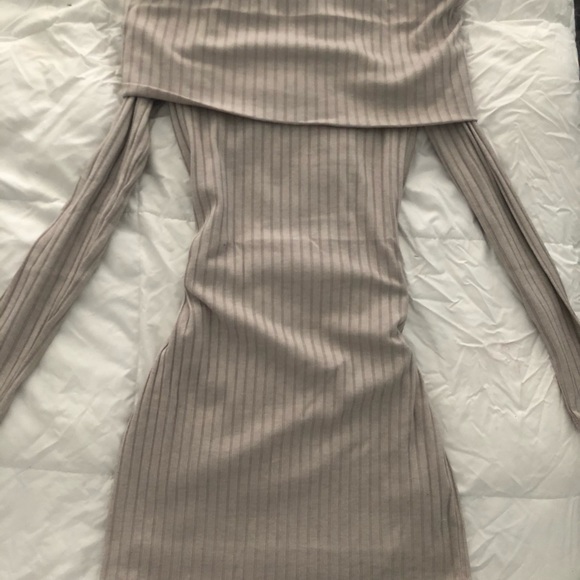 Off shoulder long sleeve dress - Picture 3 of 4